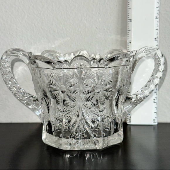 Elegant Clear Glass Sugar Bowl antique pressed glass - Picture 2 of 2